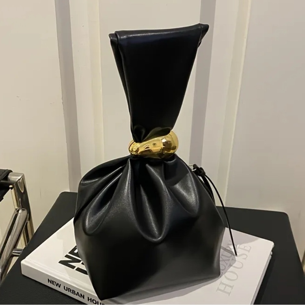 Stylish and elegant Bucket Bag New Black